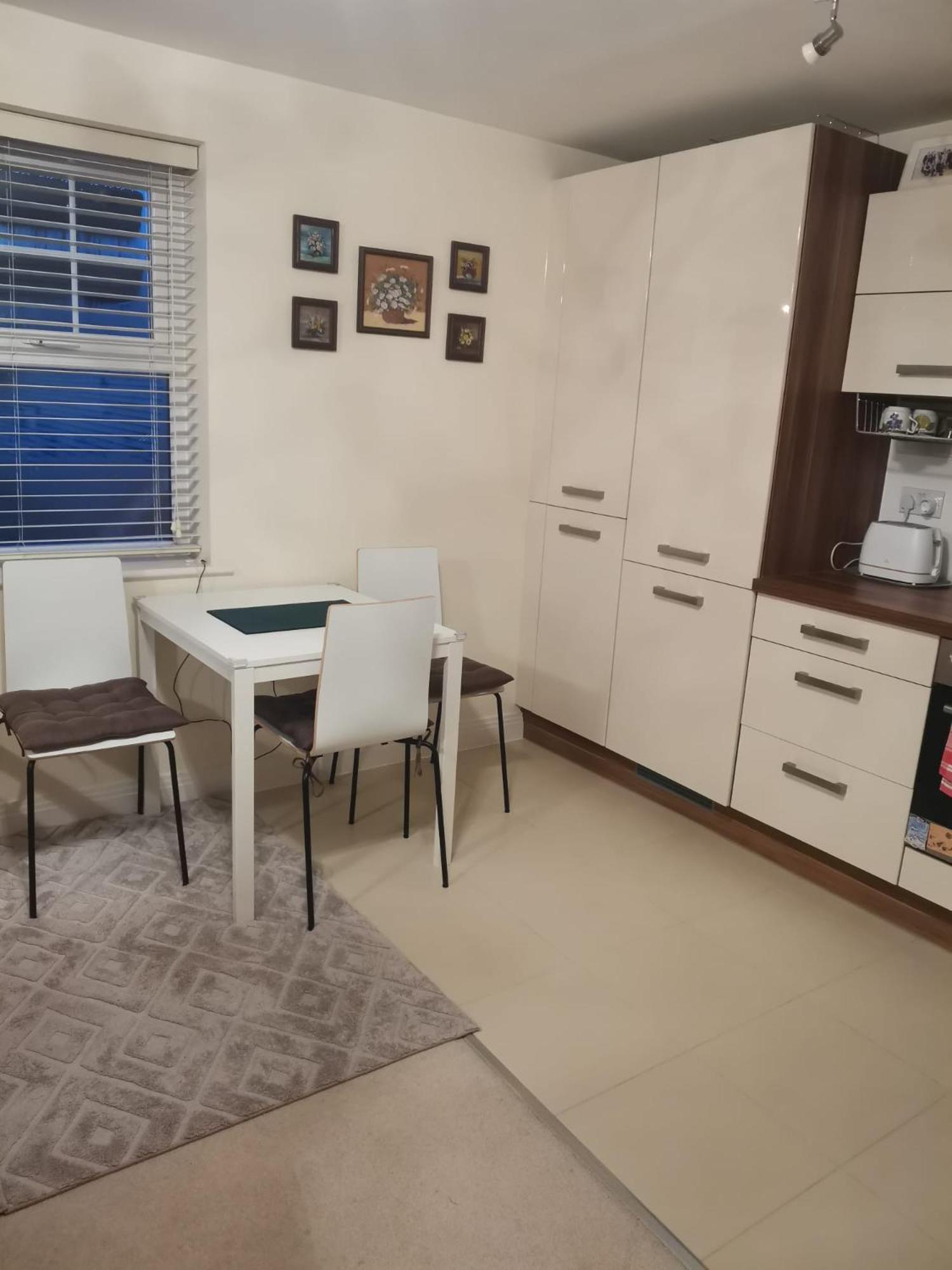 Cosy Apartment Near Lidl Уокингам Екстериор снимка